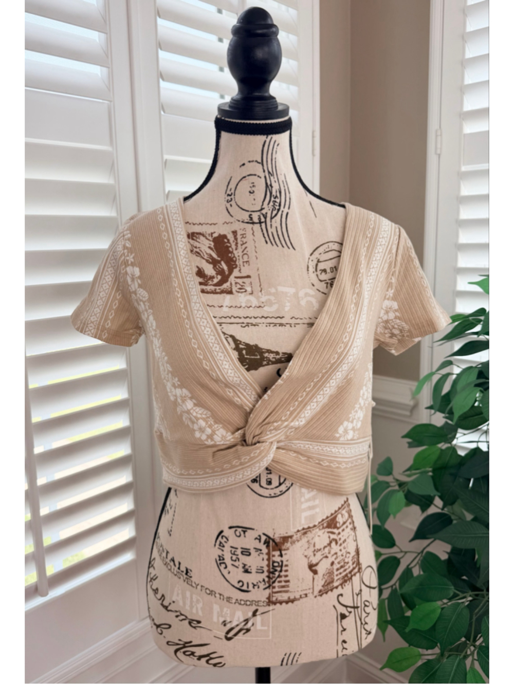 Ocean Drive High Tide Hibiscus Rib Knit Twist Front Tee in Sand Dune Size M NWT - Picture 2 of 9
